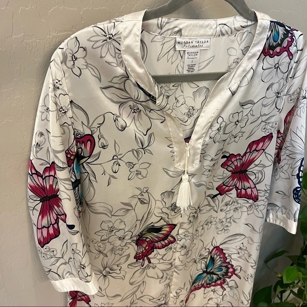 Vintage Morgan Taylor satin Kaftan, house robe butterflies print, 3/4 sleeve